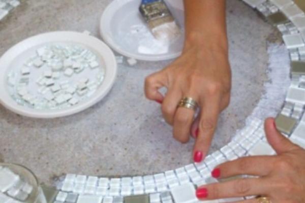 How to make a mosaic table - Finishing the mosaic table