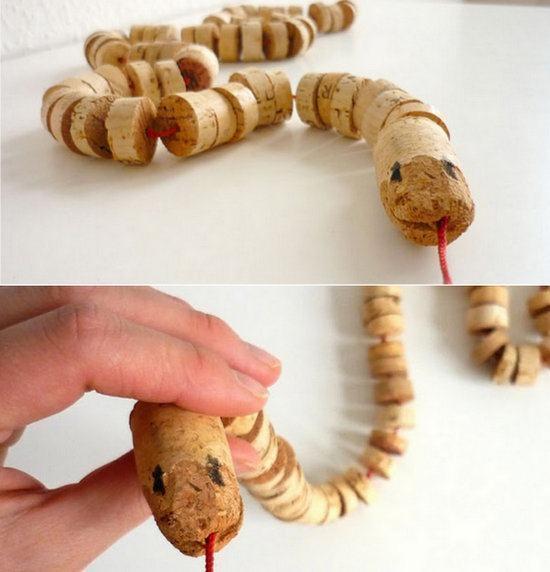 How to make toys out of recycled material - Snake with stopper covers