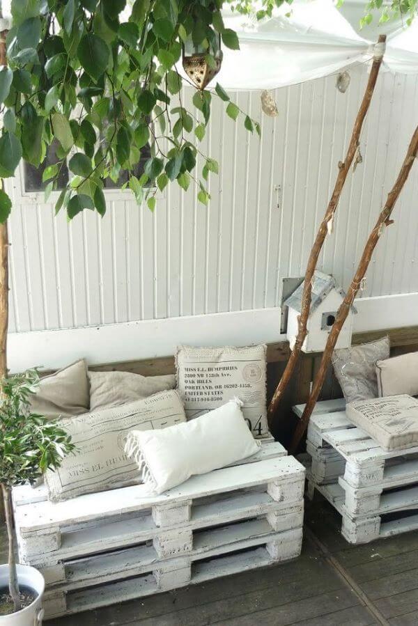 Sofá de palete branco para jardim