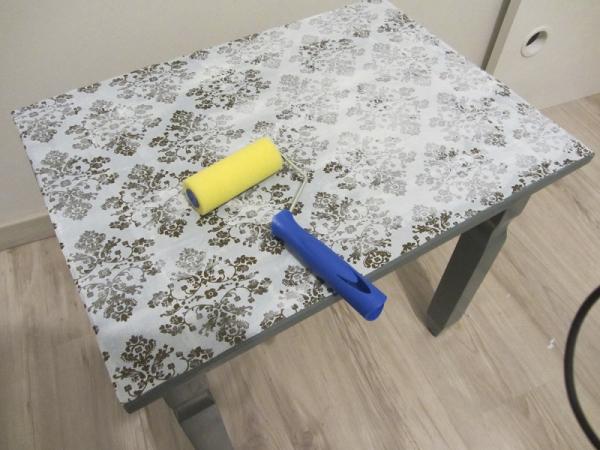 How to renovate a table with fabric - Step 4