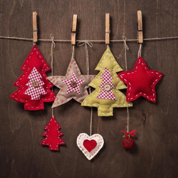 Handicraft with felt - Christmas decorations with this material