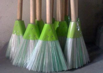 How to make a broom with a pet bottle