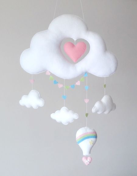 Mobile nuvem de feltro com coração