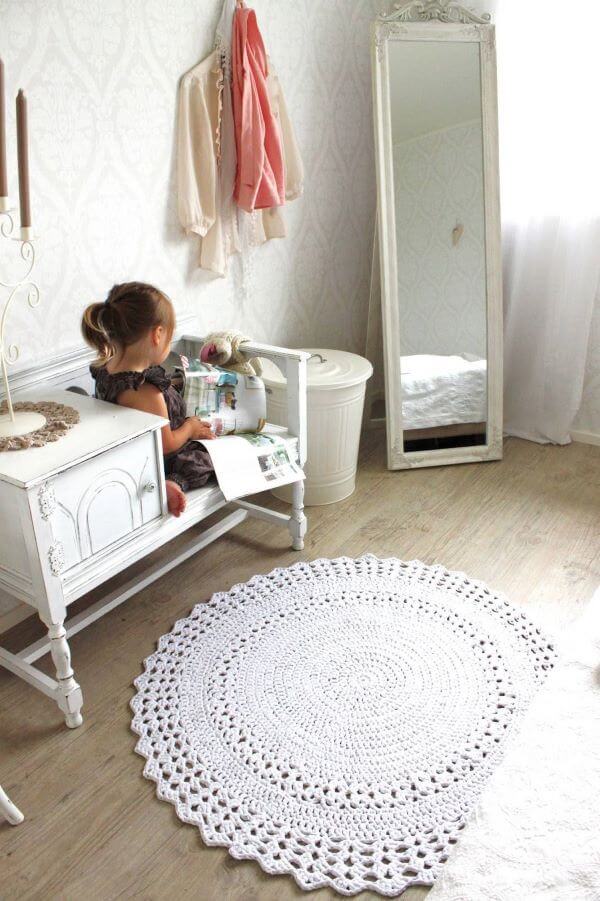 Quarto infantil com tapete artesanal de crochê