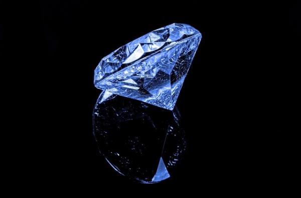 How to identify a rough diamond