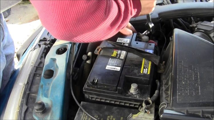 disconnecting car battery when on vacation