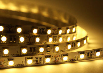 What size wire do I need for LED strip lights?
