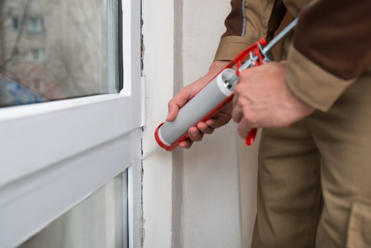 Can you use caulk on glass?