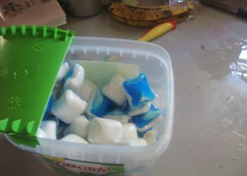 do dishwasher pods go in the dispenser