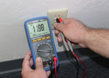 How do you test if outlets are on the same circuit?