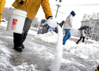 best way to salt sidewalk