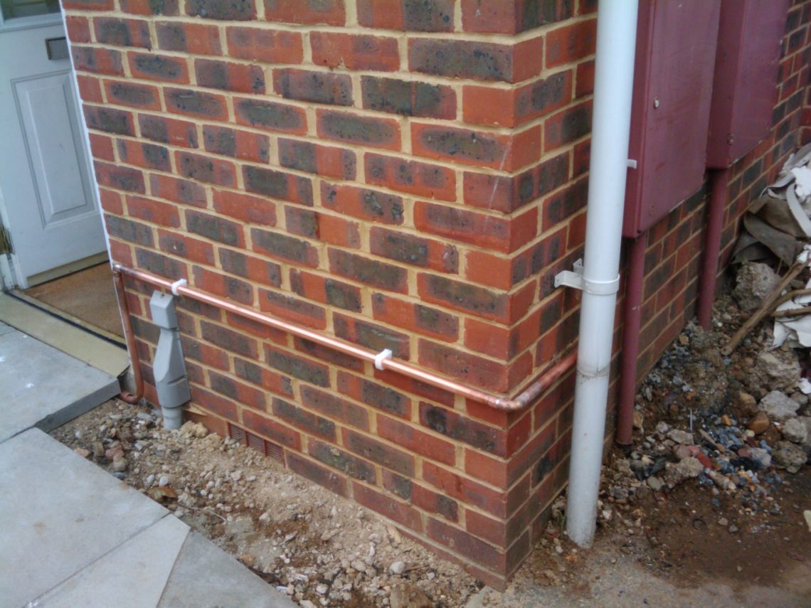 Can a gas pipe be run externally?