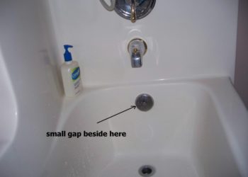 What is the overflow plate on the bathtub?