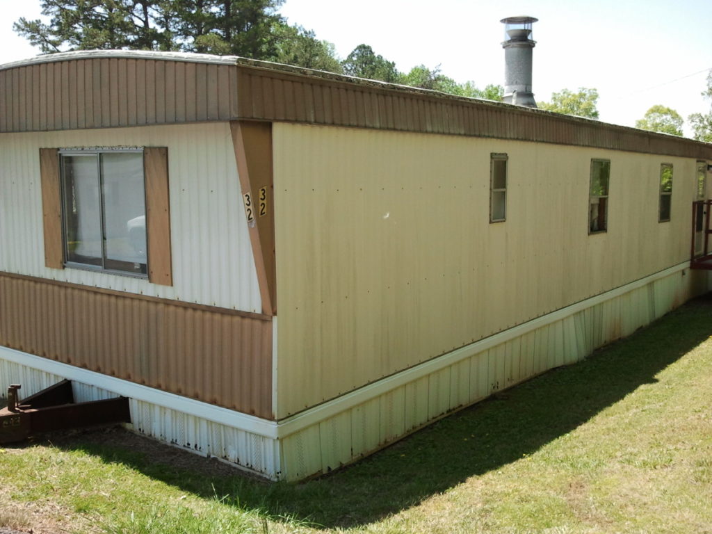 can-you-put-a-regular-door-in-a-mobile-home