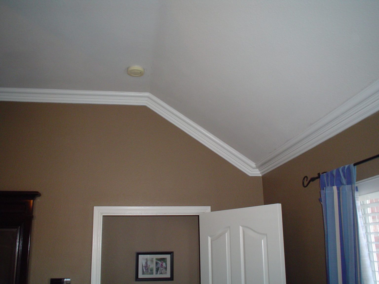 Crown Moulding On Cathedral Ceiling Living Room Walls