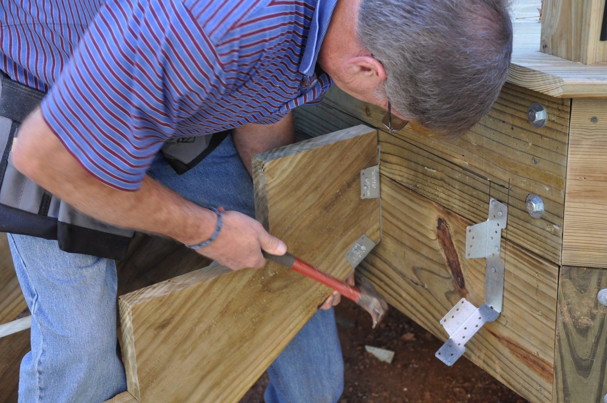 Can you use joist hangers for stair stringers?