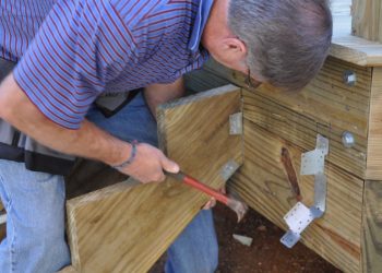 how to hang stringers on a deck
