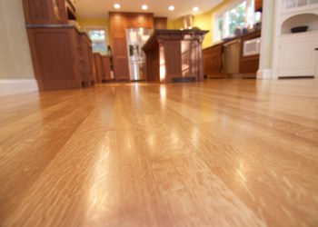 how to put varnish on wood floor