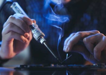 How do I keep my soldering iron from oxidizing?