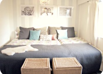 put two twin beds together king