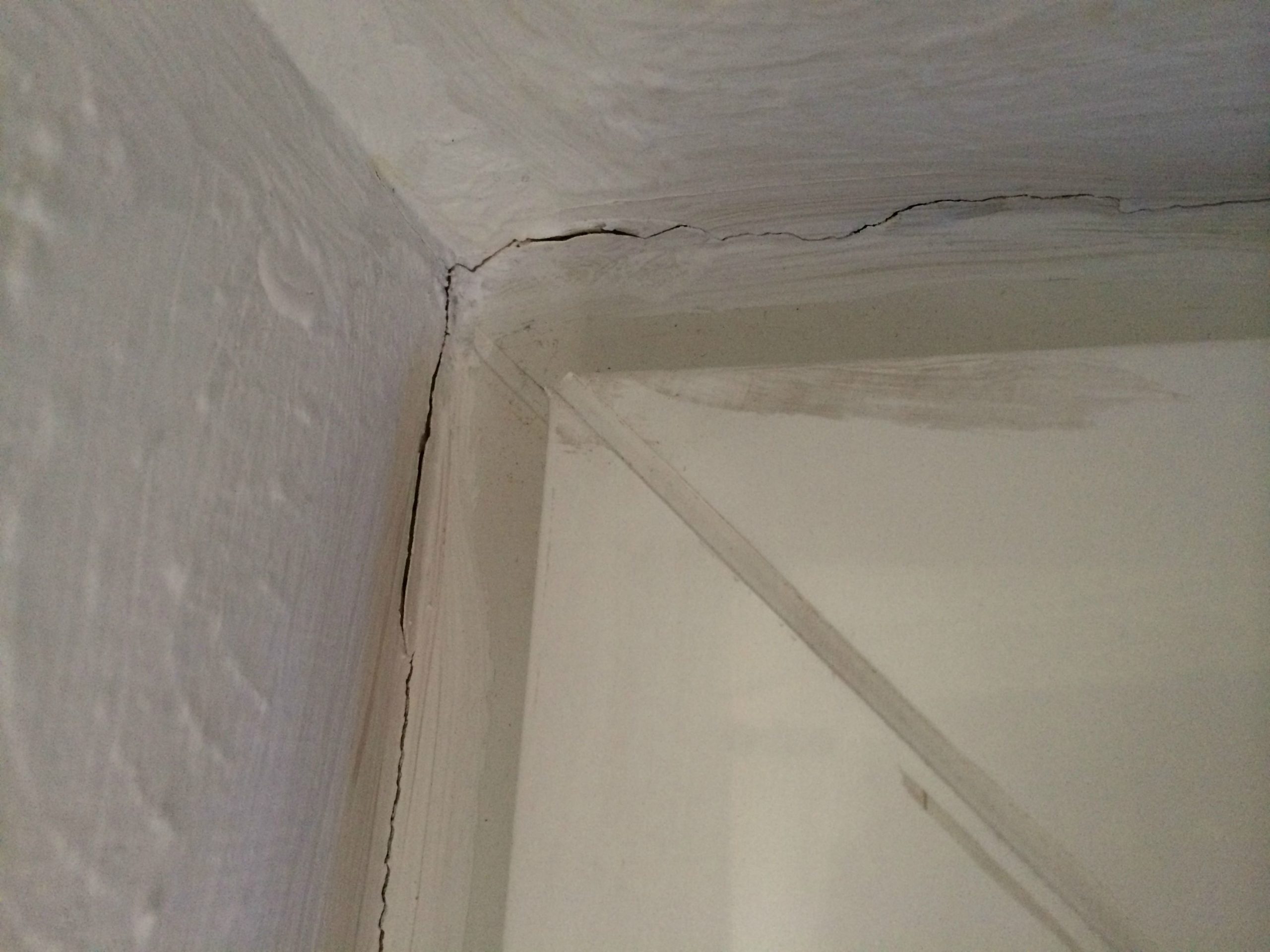 Do you caulk where wall meets ceiling?