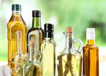What kind of oil is used with r410a?