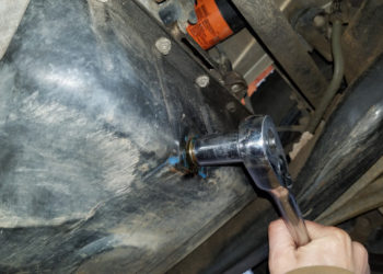 how tight oil drain plug