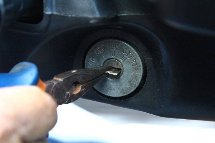 how to remove a broken key from my car door