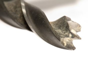 can an auger dig through roots