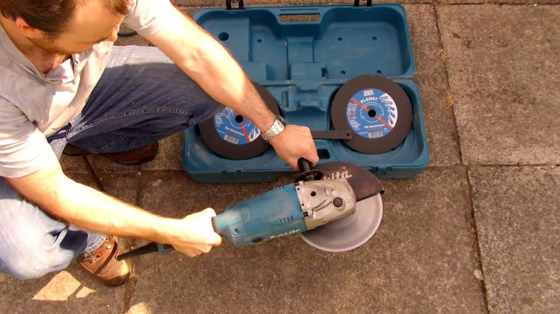 How deep will a 7 angle grinder cut?