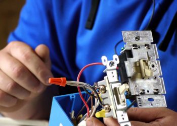 How do you wire two lights to the same switch?