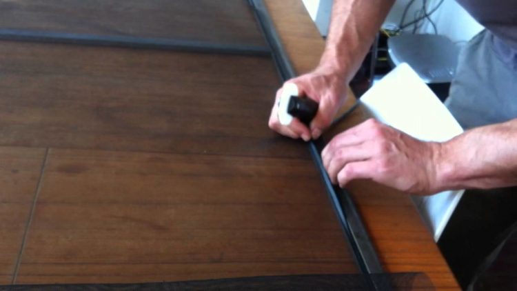 how to fix fly screen