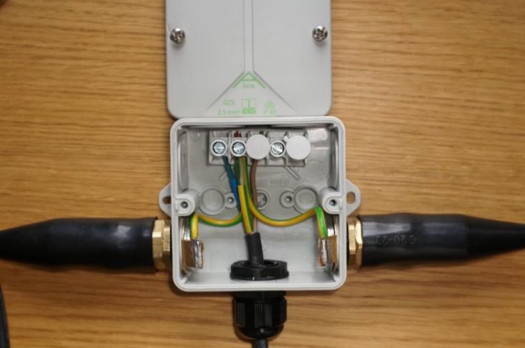 connecting armored cable to junction box