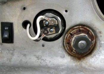 Does polarity matter on water heater element?