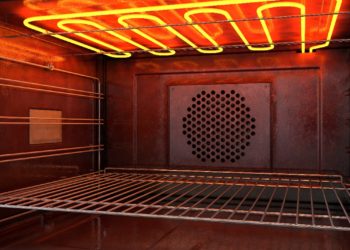 should my oven element glow red