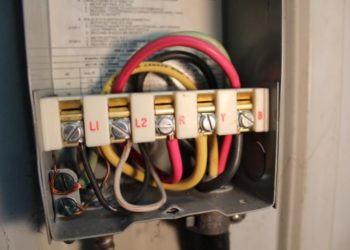 How do you hook up a control box to a well pump?