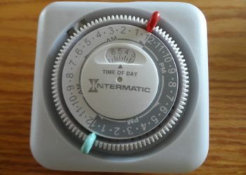 how to set an outdoor light timer