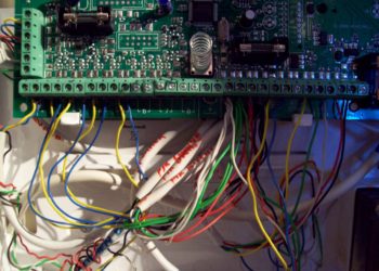 How do you wire an alarm tamper circuit?