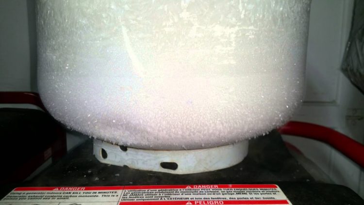why does a gas bottle freeze on the outside