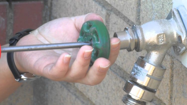 How do you fix a leaking Mansfield outdoor faucet?