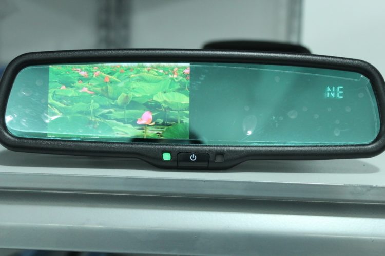 How do you use auto dimming mirrors?