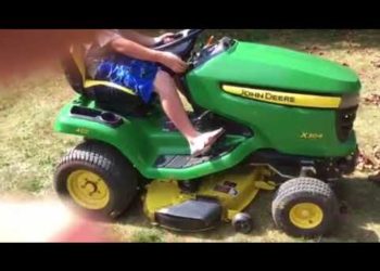 How do you put a mulching blade on a John Deere?