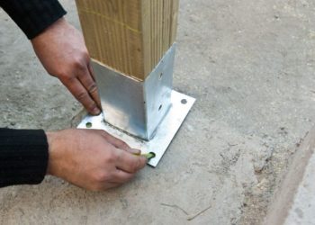 how to anchor fence post to house