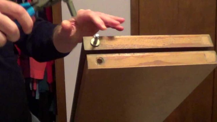 Do bifold doors have a bottom track?