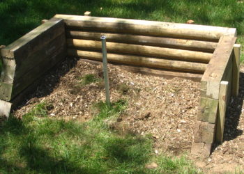 backyard horseshoe pit design