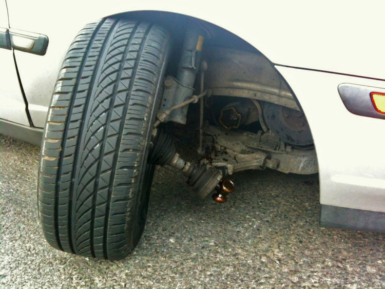 What are the symptoms of a failing CV joint?
