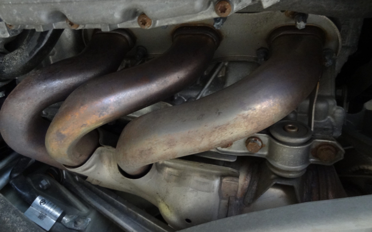 How do you fix a leaking exhaust manifold?