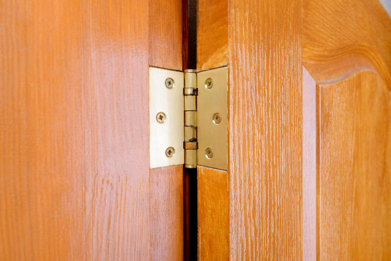 how-do-you-fit-a-gate-hinge-to-a-gate
