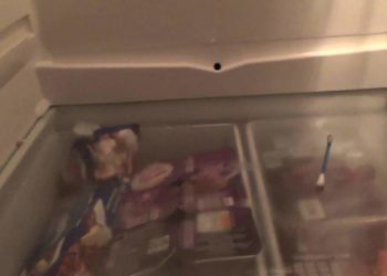 hotpoint fridge water at bottom