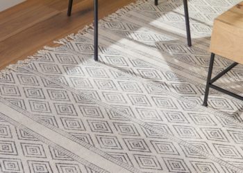 how to get an area rug to flatten out